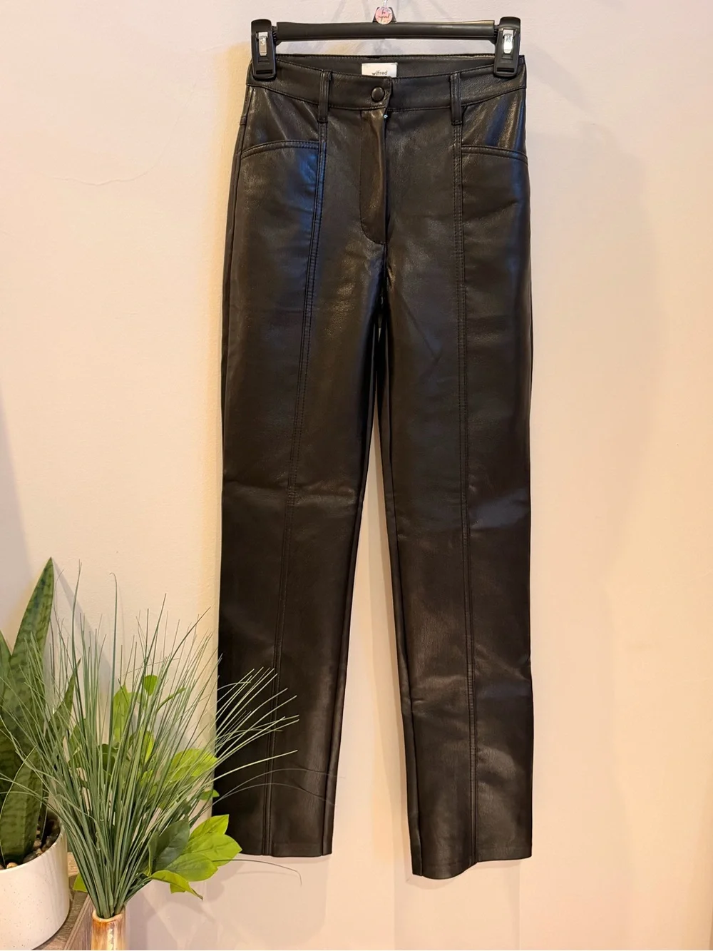 Aritzia Wilfred Black Faux Leather Straight-Leg size 00 Melina style